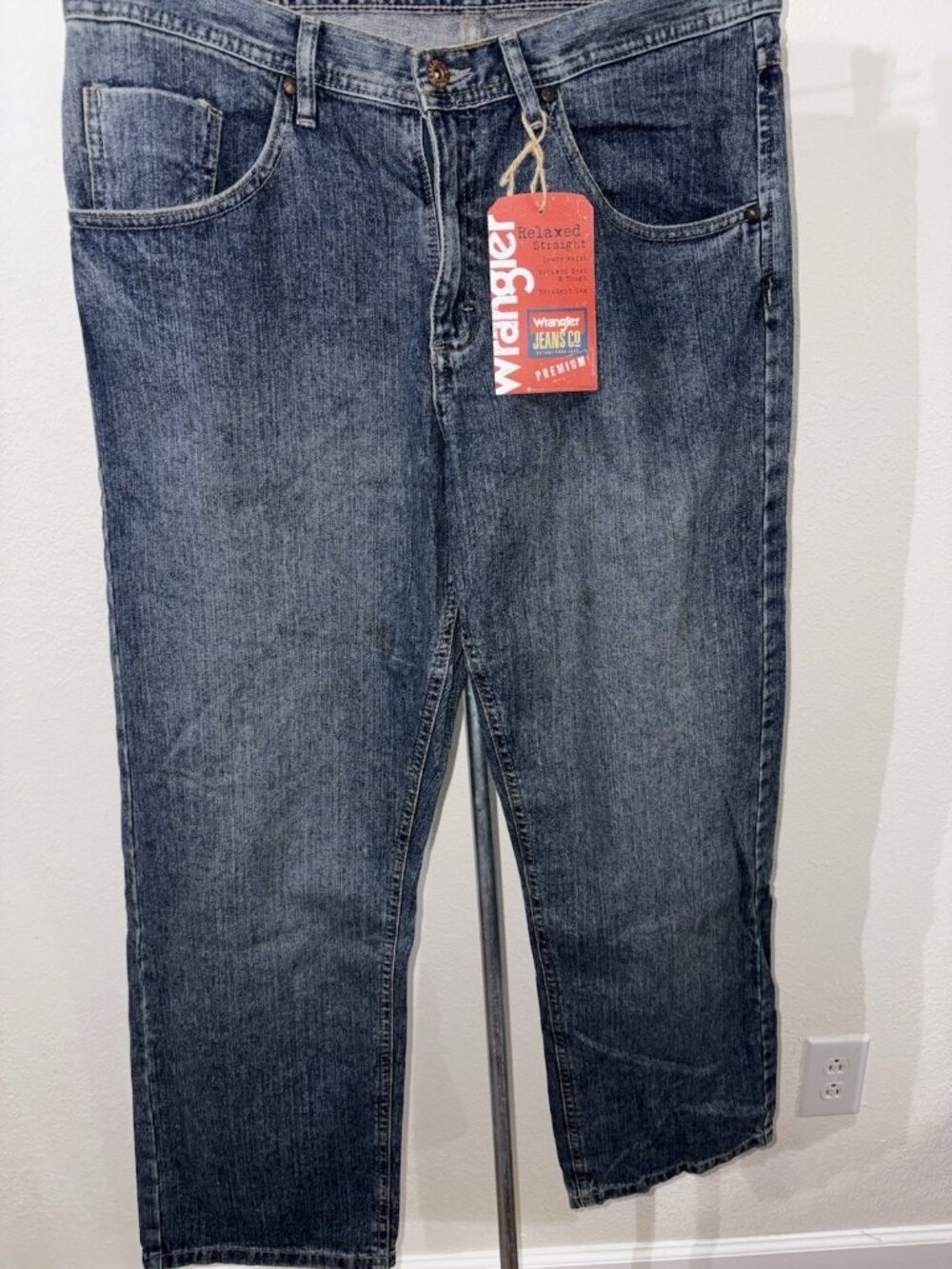 Wrangler Relaxed Straight Men Jeans 33x30 Cotton Blue Denim NWT